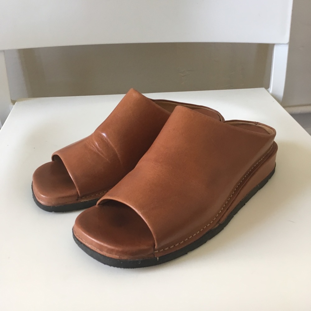 Cole Haan classic saddle/ tan leather sandals - Picture 2 of 8